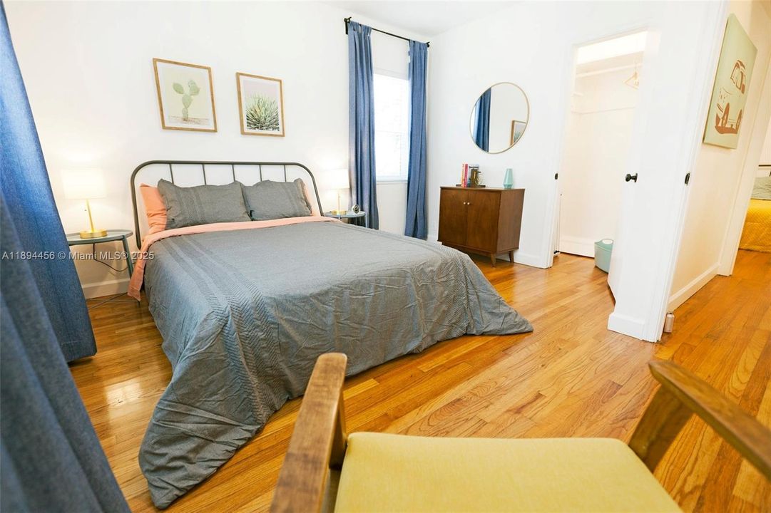 На продажу: $320,000 (2 спален, 1 ванн, 755 Квадратных фут)