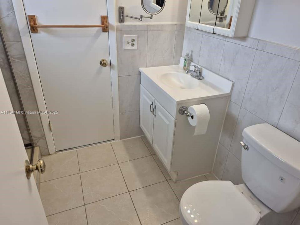 最近售出: $359,900 (2 贝兹, 1 浴室, 1008 平方英尺)