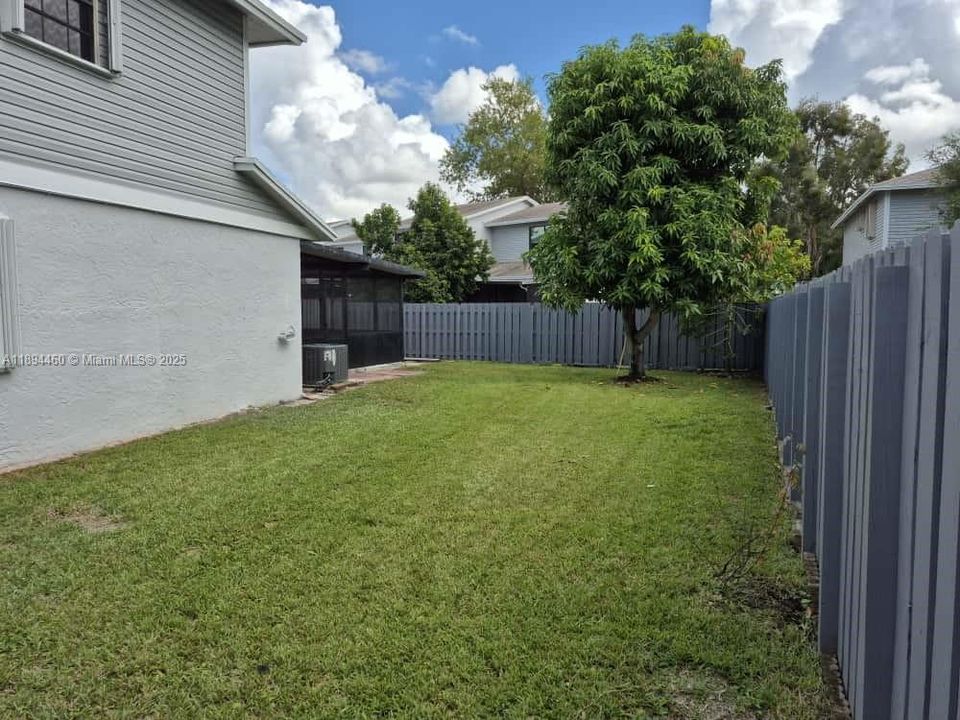 最近售出: $359,900 (2 贝兹, 1 浴室, 1008 平方英尺)