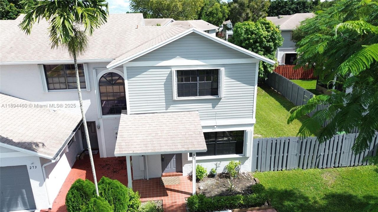 最近售出: $359,900 (2 贝兹, 1 浴室, 1008 平方英尺)