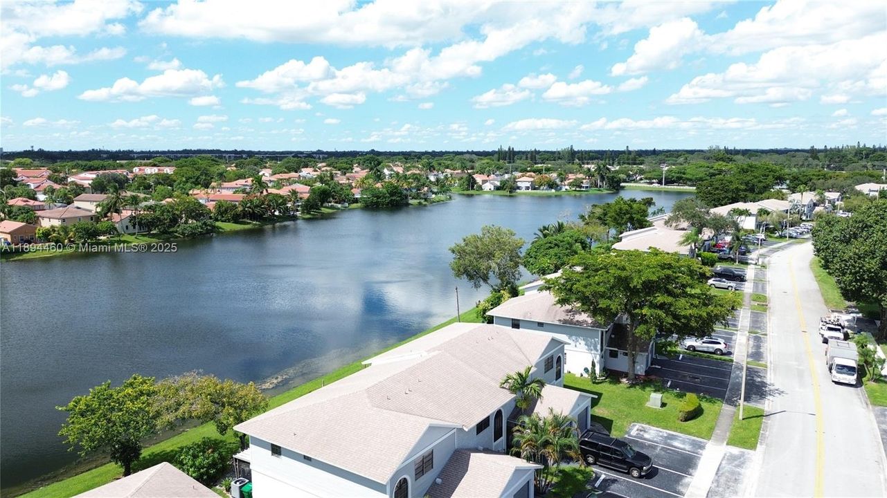 最近售出: $359,900 (2 贝兹, 1 浴室, 1008 平方英尺)