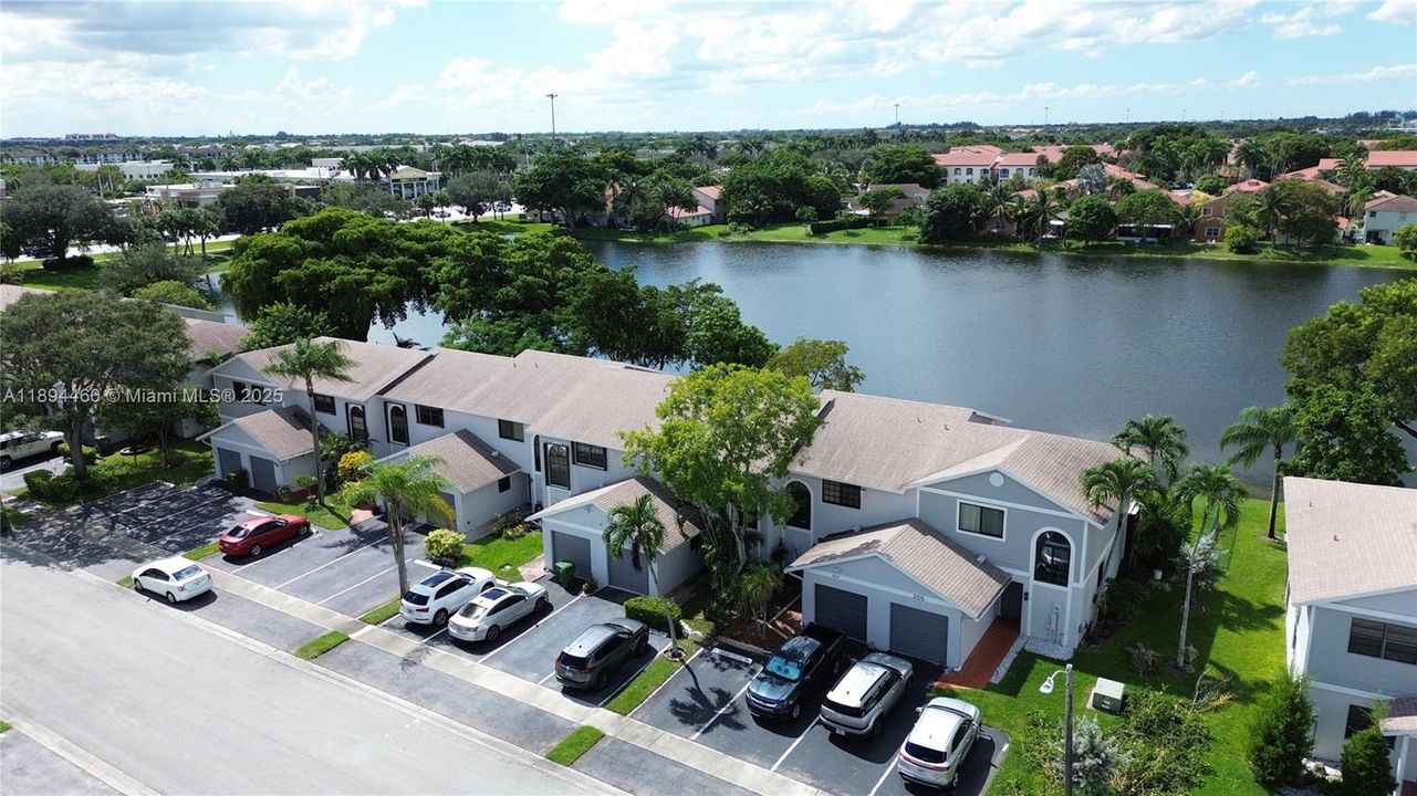 最近售出: $359,900 (2 贝兹, 1 浴室, 1008 平方英尺)