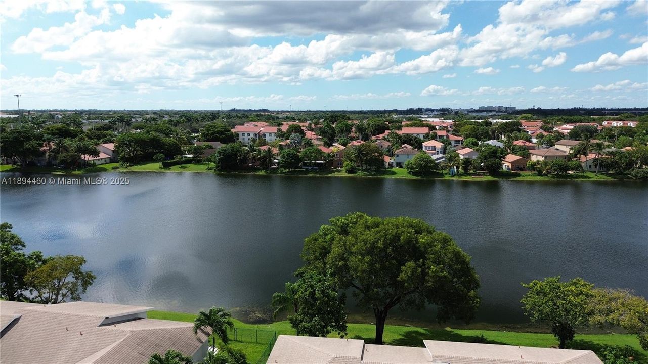 最近售出: $359,900 (2 贝兹, 1 浴室, 1008 平方英尺)