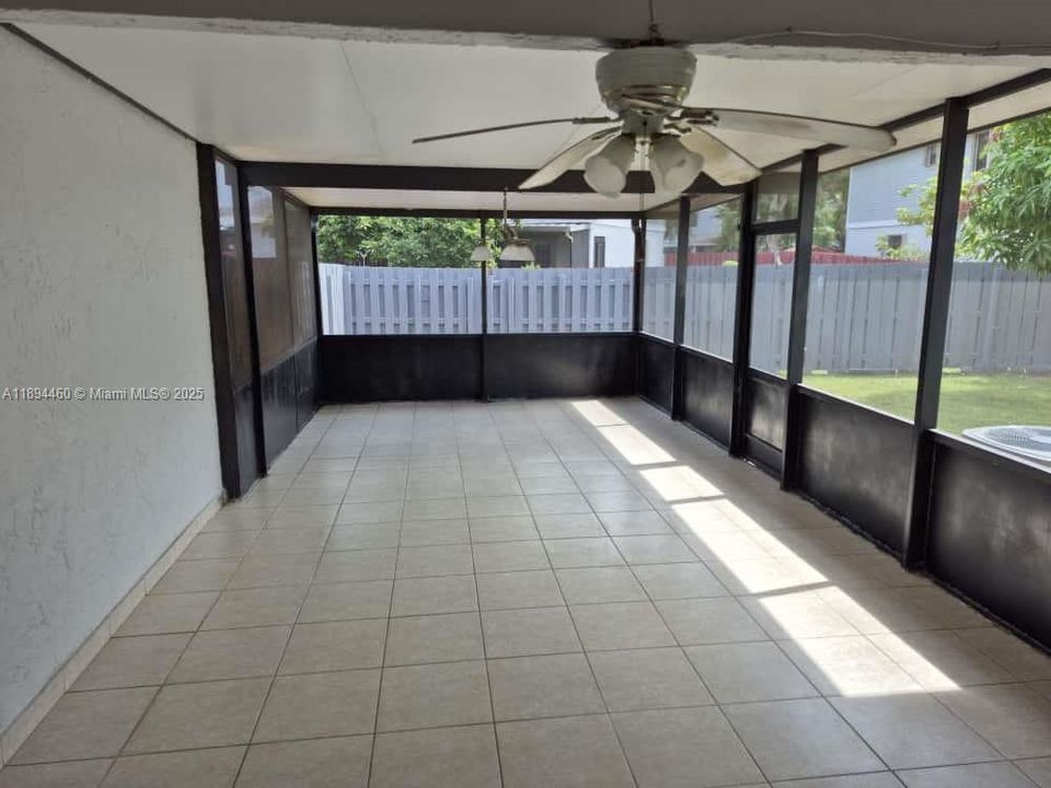 最近售出: $359,900 (2 贝兹, 1 浴室, 1008 平方英尺)