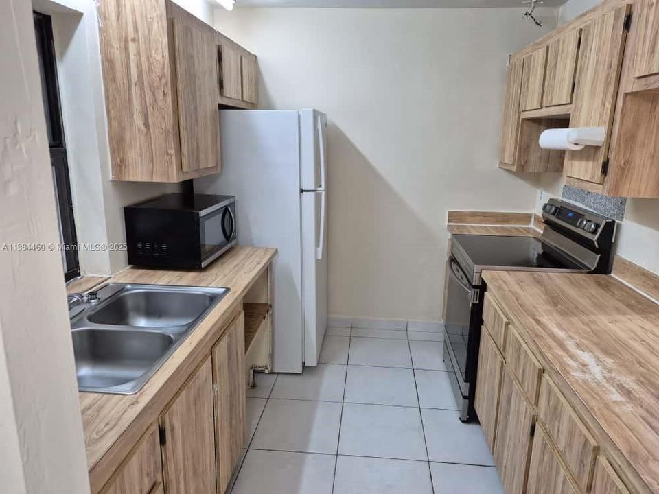 最近售出: $359,900 (2 贝兹, 1 浴室, 1008 平方英尺)