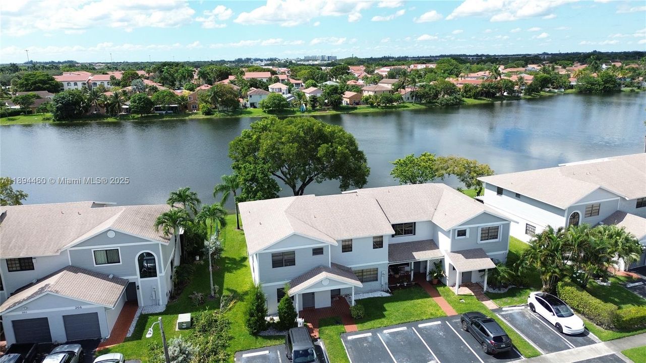 最近售出: $359,900 (2 贝兹, 1 浴室, 1008 平方英尺)