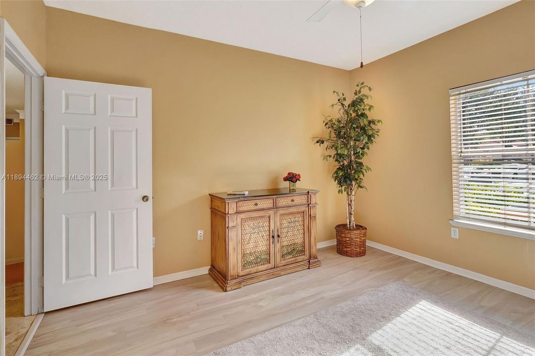 Recently Sold: $169,000 (2 beds, 2 baths, 1107 Square Feet)