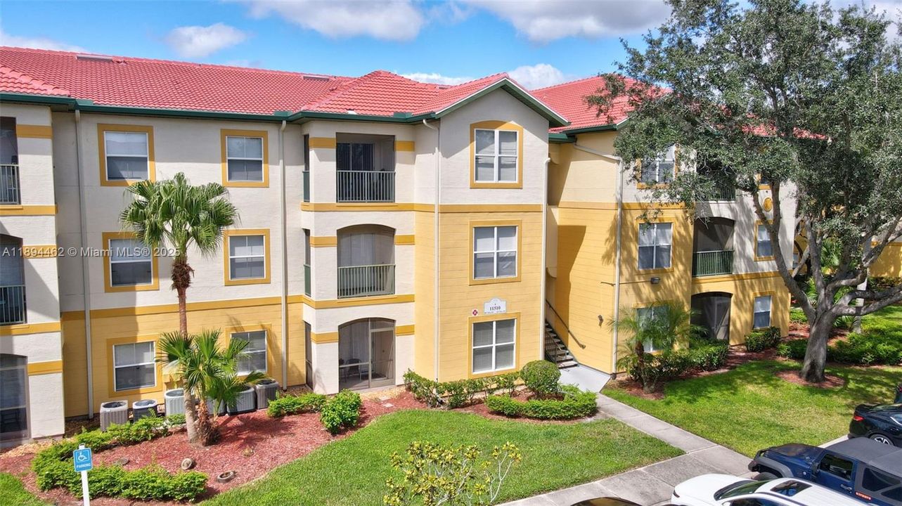 Recently Sold: $169,000 (2 beds, 2 baths, 1107 Square Feet)