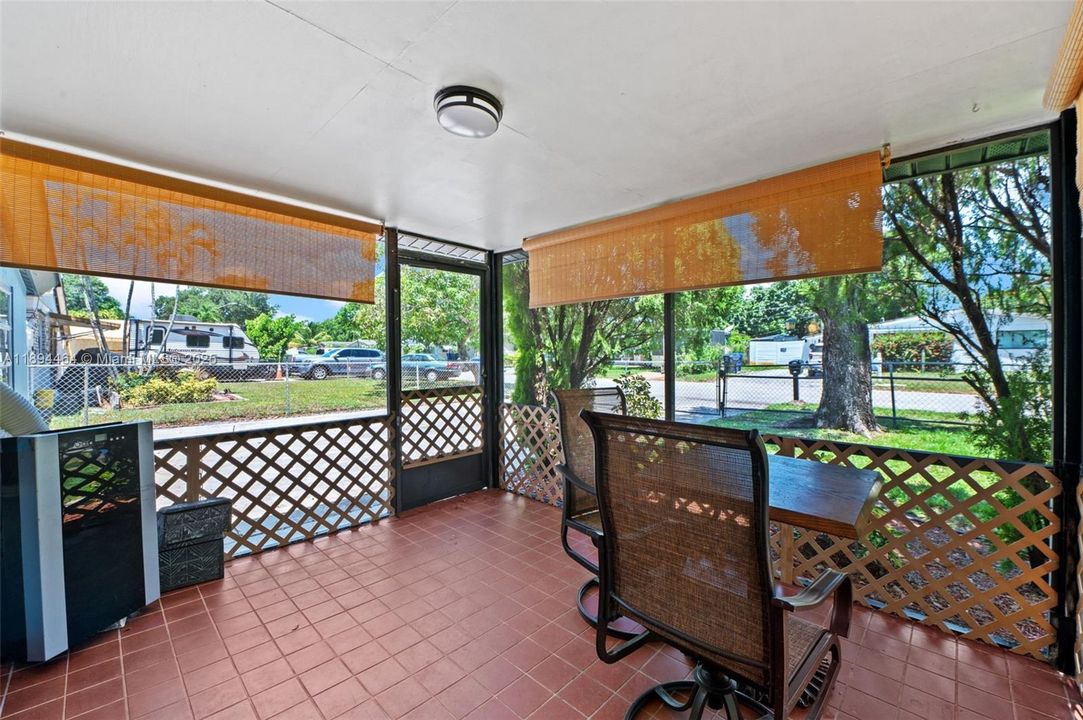 Active With Contract: $469,500 (3 beds, 2 baths, 1305 Square Feet)