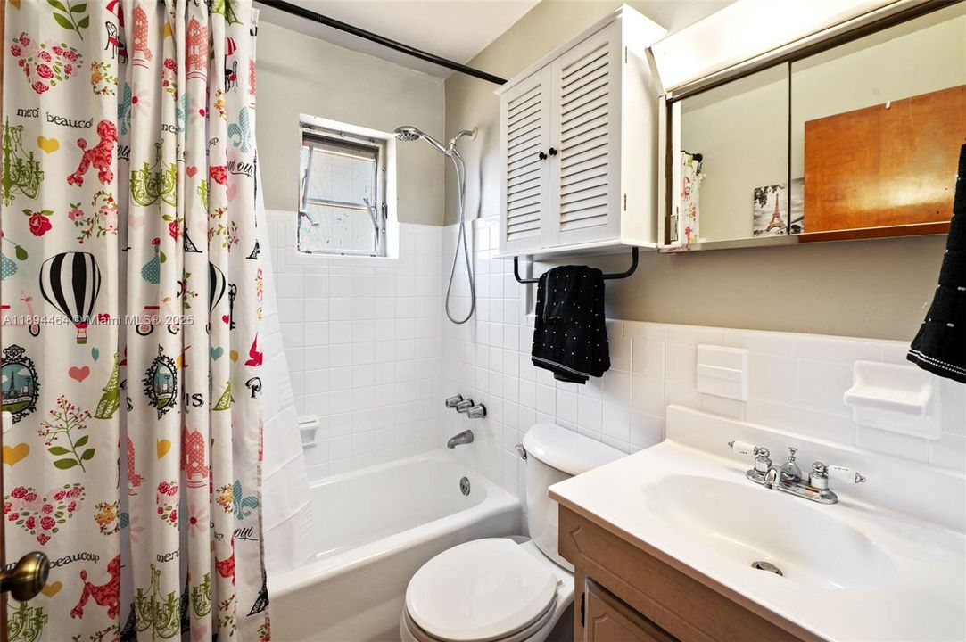 Active With Contract: $469,500 (3 beds, 2 baths, 1305 Square Feet)