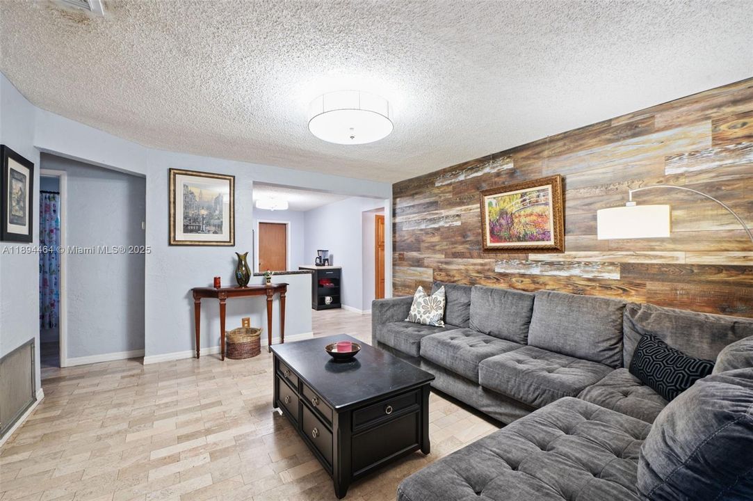 Active With Contract: $469,500 (3 beds, 2 baths, 1305 Square Feet)