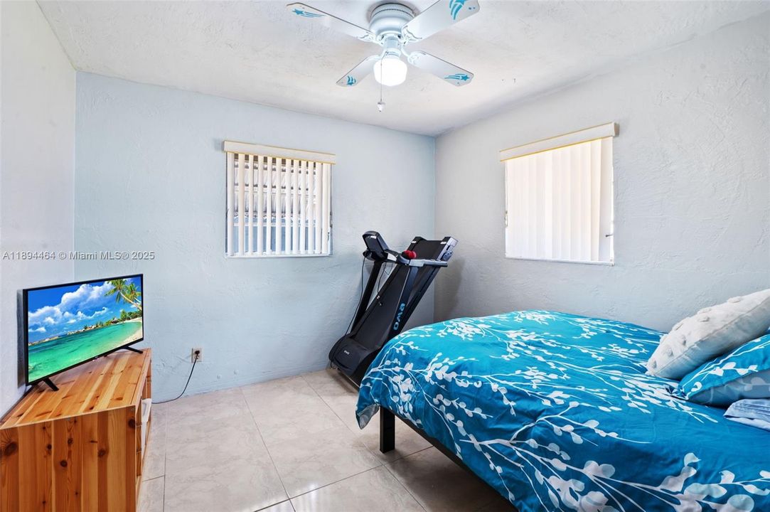 Active With Contract: $469,500 (3 beds, 2 baths, 1305 Square Feet)