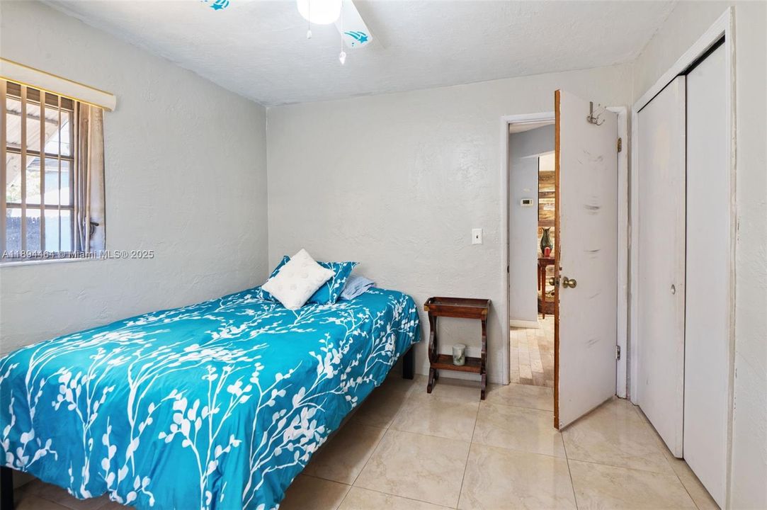 Active With Contract: $469,500 (3 beds, 2 baths, 1305 Square Feet)