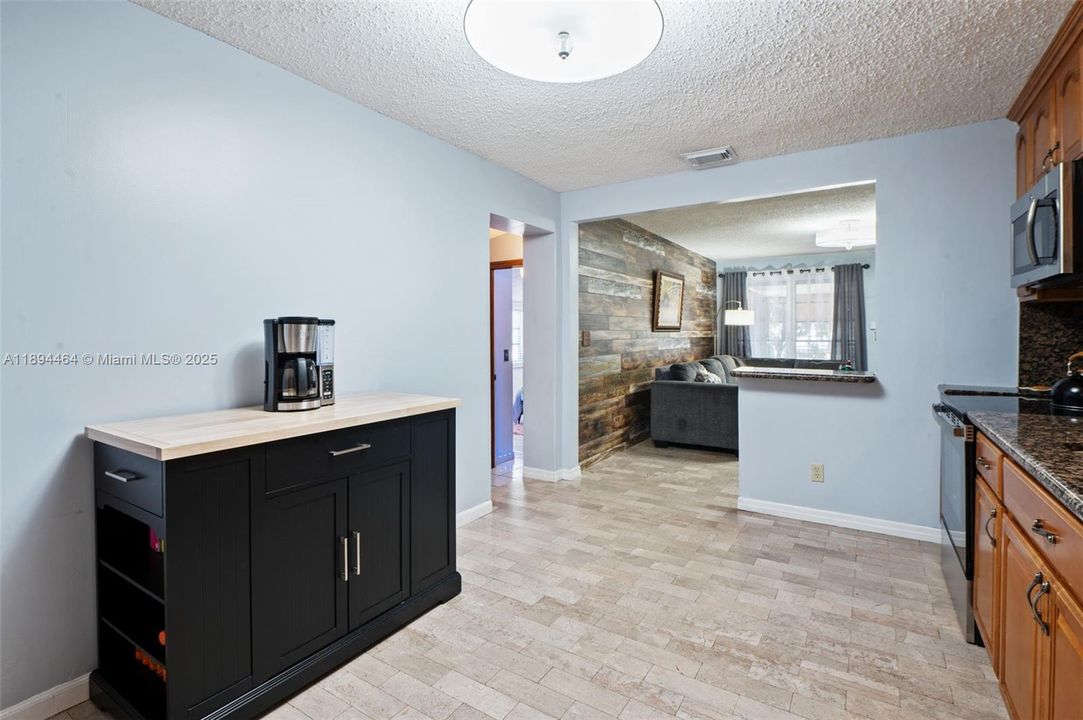 Active With Contract: $469,500 (3 beds, 2 baths, 1305 Square Feet)