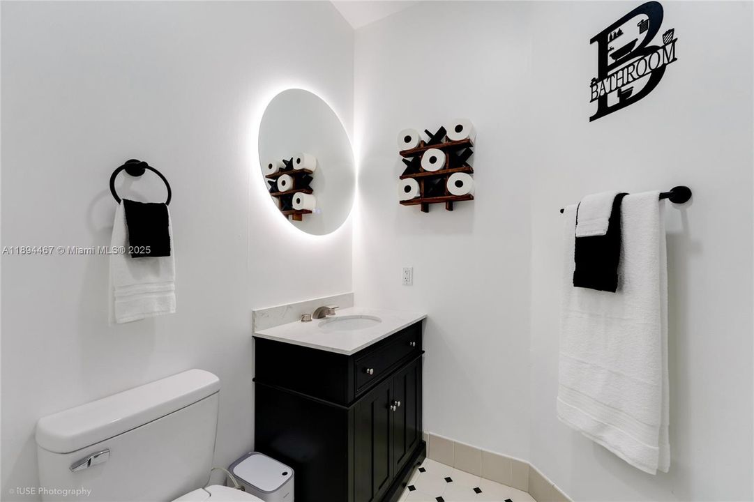 На продажу: $1,100,000 (4 спален, 3 ванн, 3407 Квадратных фут)