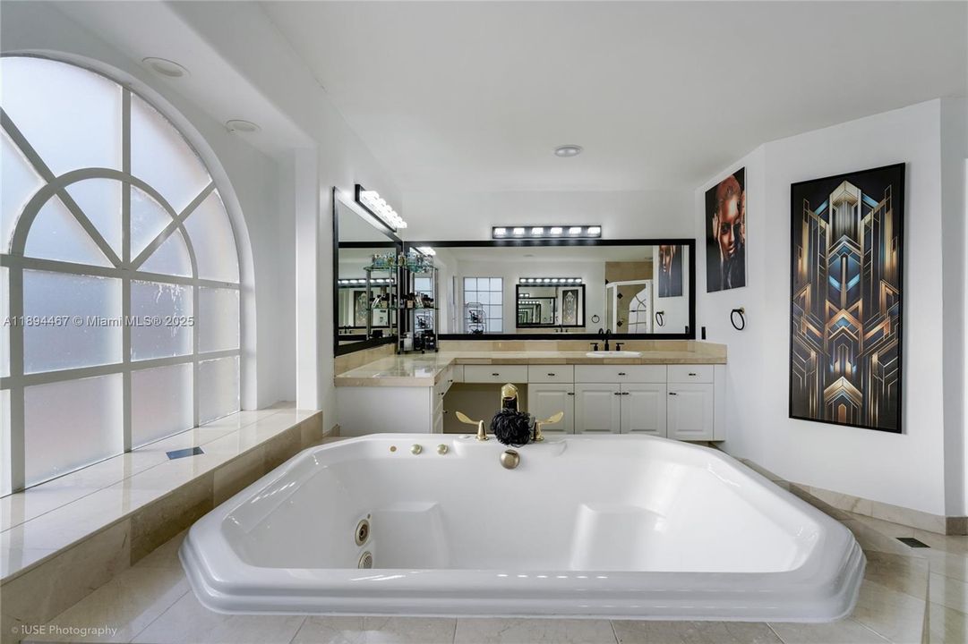 На продажу: $1,100,000 (4 спален, 3 ванн, 3407 Квадратных фут)