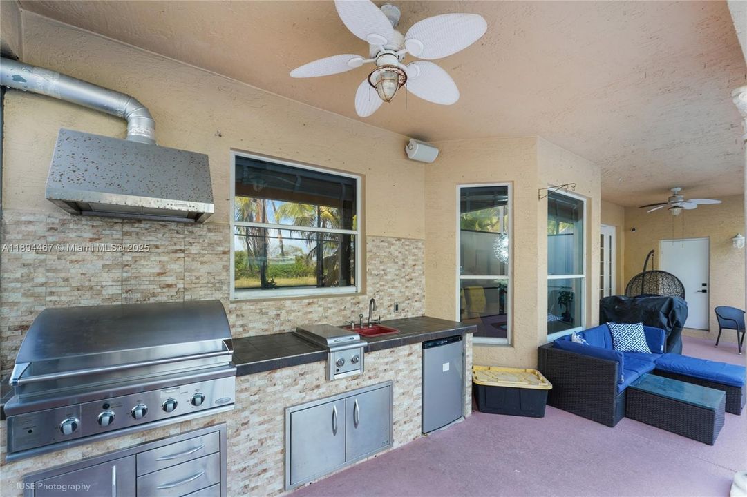 На продажу: $1,100,000 (4 спален, 3 ванн, 3407 Квадратных фут)