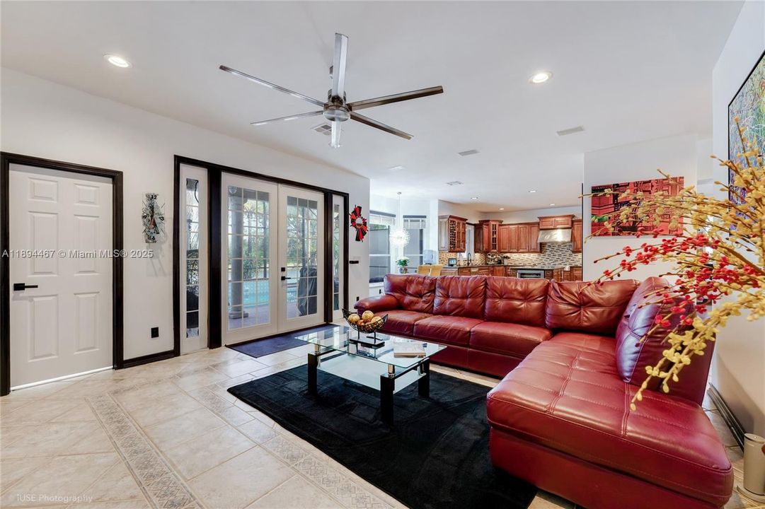 На продажу: $1,100,000 (4 спален, 3 ванн, 3407 Квадратных фут)