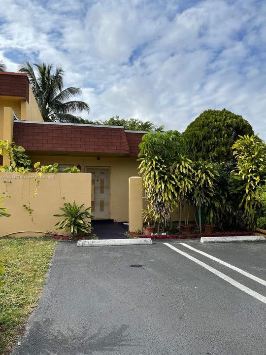 Под контрактом: $1,800 (2 спален, 2 ванн, 1118 Квадратных фут)