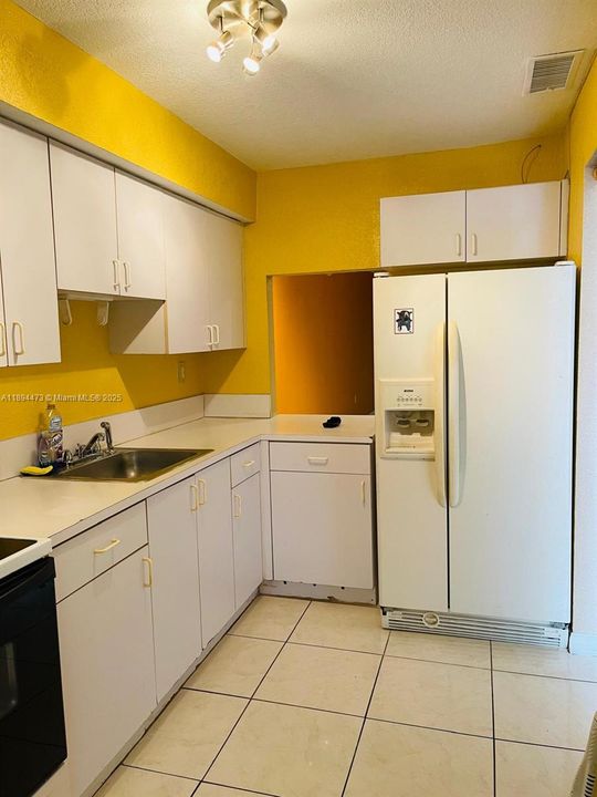 Под контрактом: $1,800 (2 спален, 2 ванн, 1118 Квадратных фут)