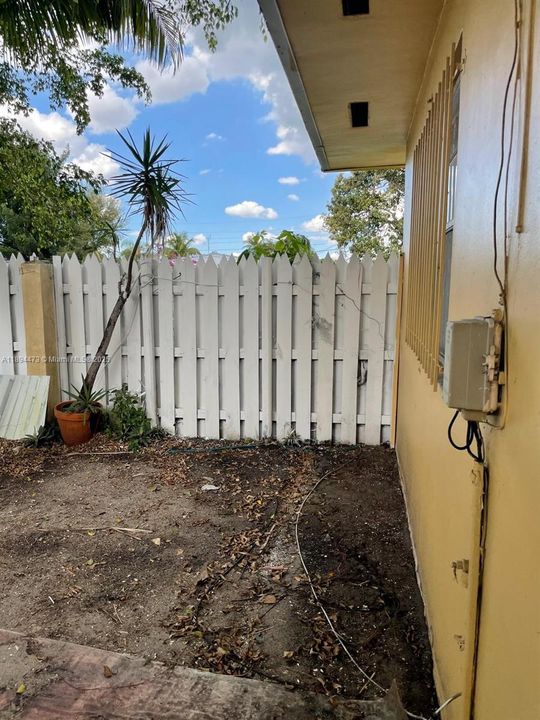 Под контрактом: $1,800 (2 спален, 2 ванн, 1118 Квадратных фут)