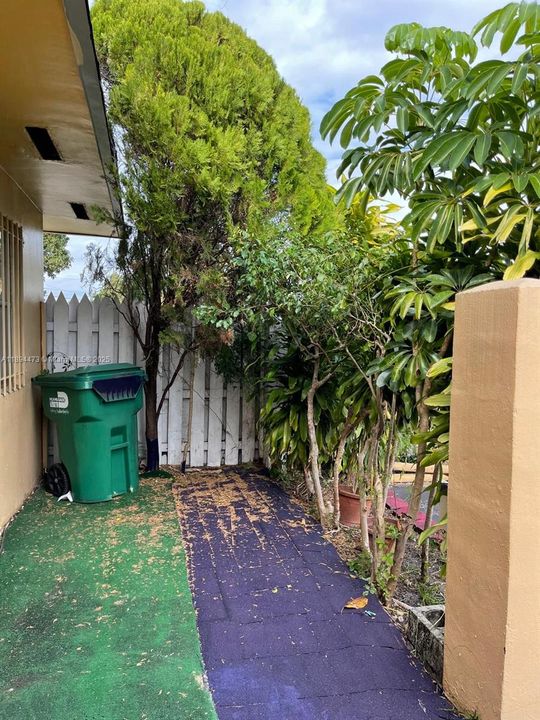 Под контрактом: $1,800 (2 спален, 2 ванн, 1118 Квадратных фут)