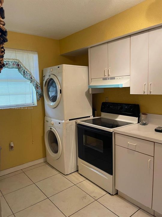 Под контрактом: $1,800 (2 спален, 2 ванн, 1118 Квадратных фут)