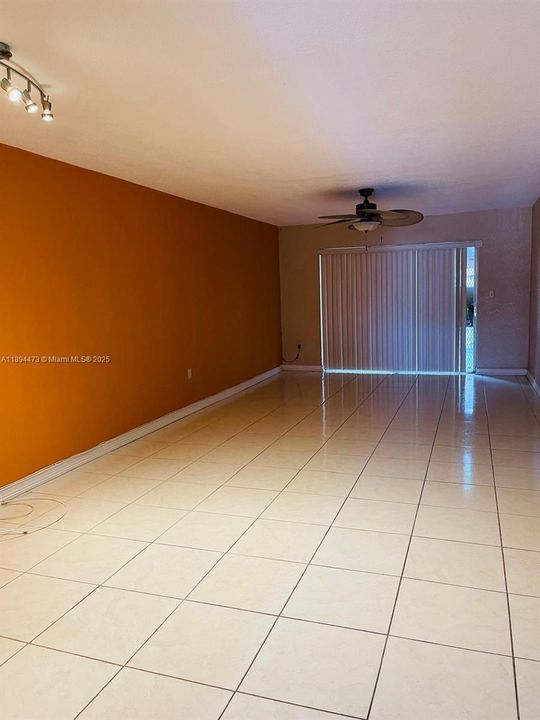 Под контрактом: $1,800 (2 спален, 2 ванн, 1118 Квадратных фут)