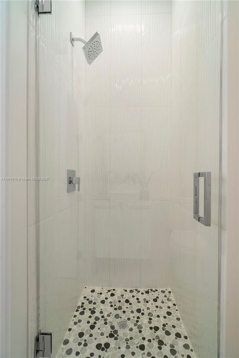 Vendido Recientemente: $1,999,999 (6 camas, 4 baños, 3214 Pies cuadrados)