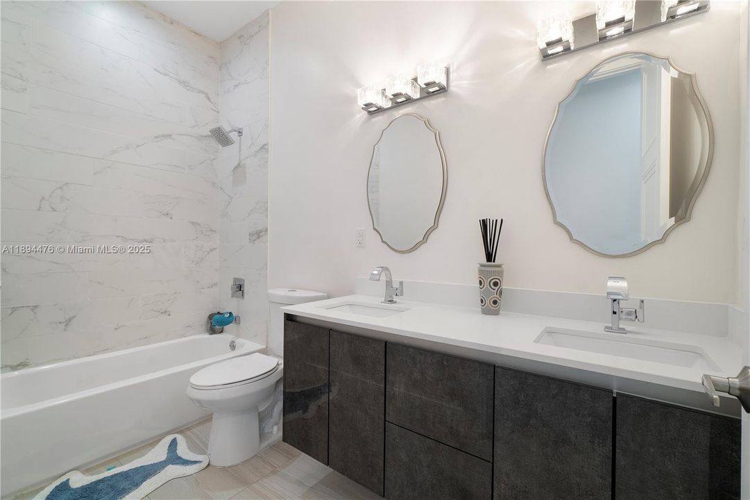 Vendido Recientemente: $1,999,999 (6 camas, 4 baños, 3214 Pies cuadrados)