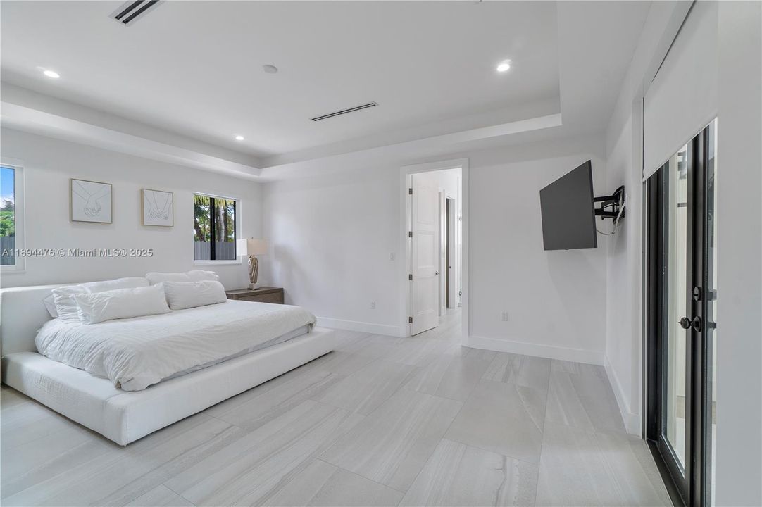 Vendido Recientemente: $1,999,999 (6 camas, 4 baños, 3214 Pies cuadrados)