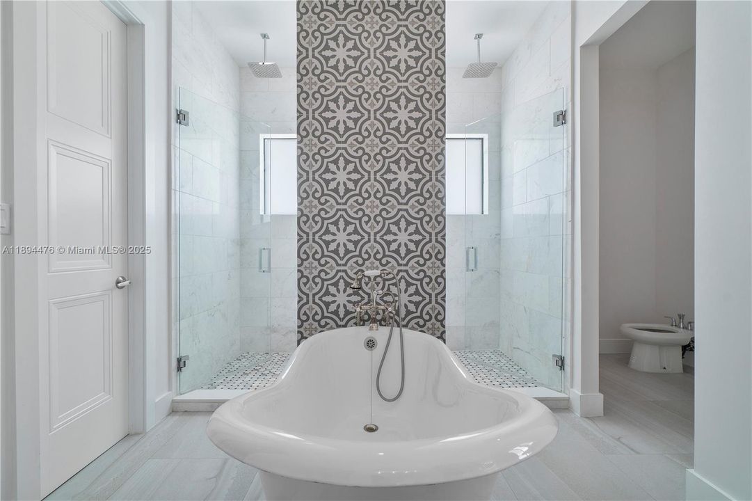 Vendido Recientemente: $1,999,999 (6 camas, 4 baños, 3214 Pies cuadrados)