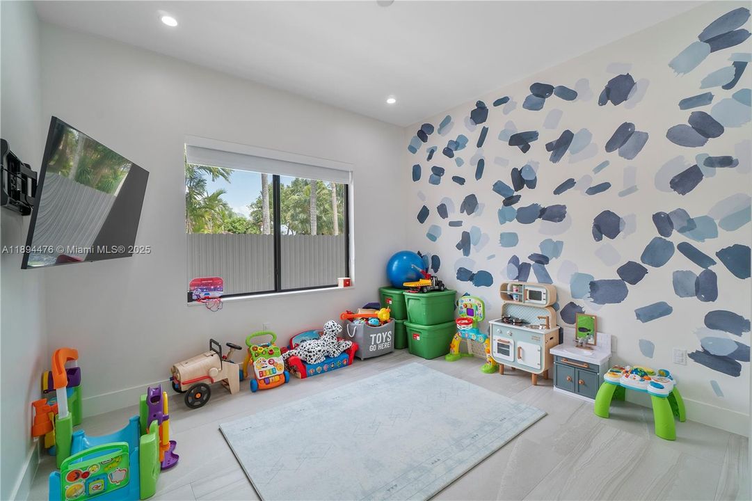 Vendido Recientemente: $1,999,999 (6 camas, 4 baños, 3214 Pies cuadrados)