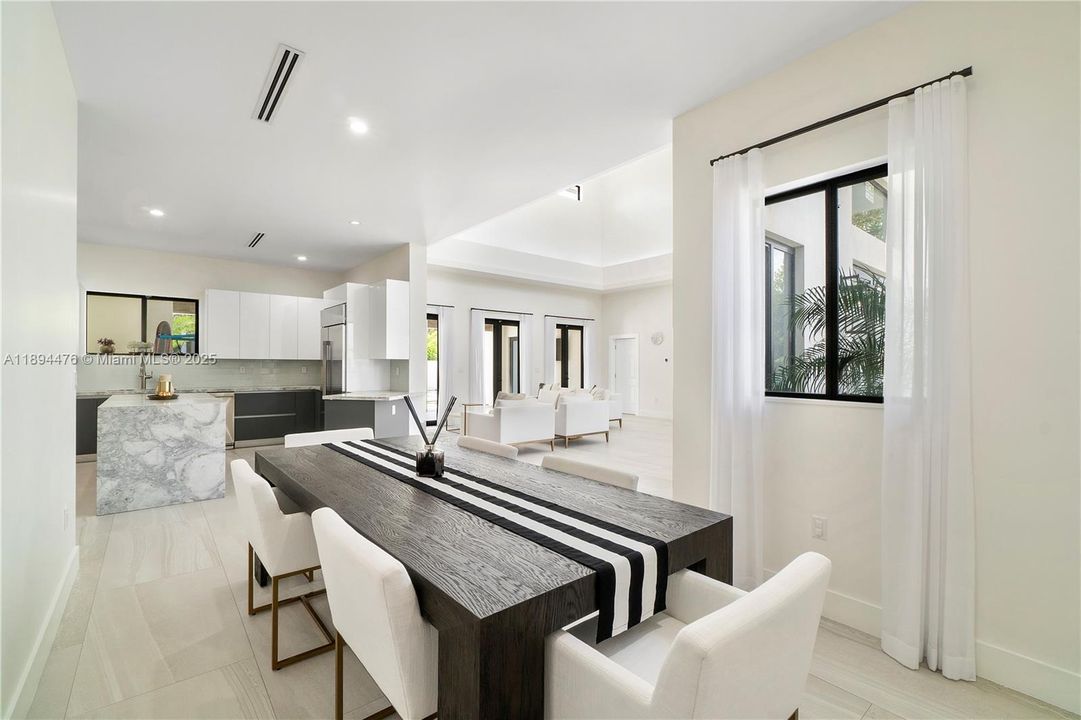 Vendido Recientemente: $1,999,999 (6 camas, 4 baños, 3214 Pies cuadrados)