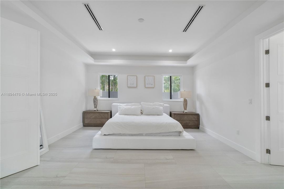 Vendido Recientemente: $1,999,999 (6 camas, 4 baños, 3214 Pies cuadrados)