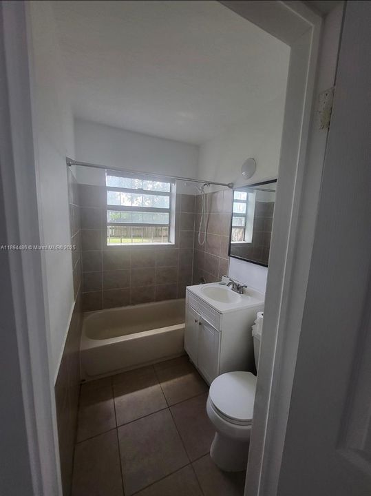 Под контрактом: $330,000 (2 спален, 1 ванн, 984 Квадратных фут)