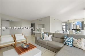 待售: $620,000 (2 贝兹, 2 浴室, 1361 平方英尺)