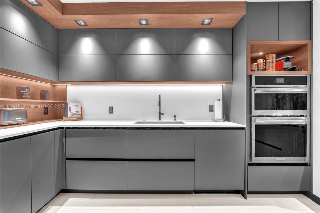 For Sale: $885,000 (2 beds, 2 baths, 1603 Square Feet)