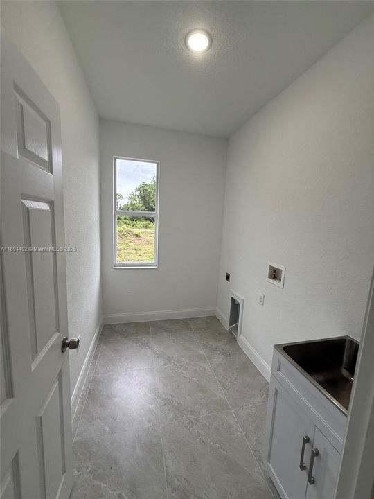 На продажу: $298,900 (3 спален, 2 ванн, 0 Квадратных фут)