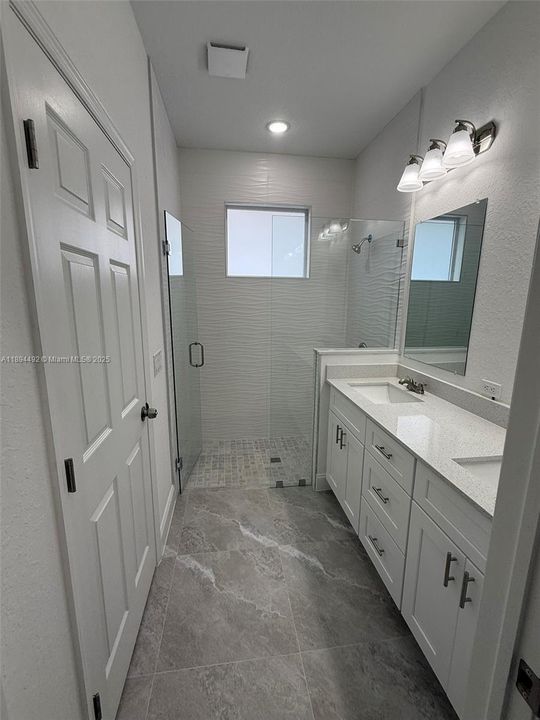 На продажу: $298,900 (3 спален, 2 ванн, 0 Квадратных фут)