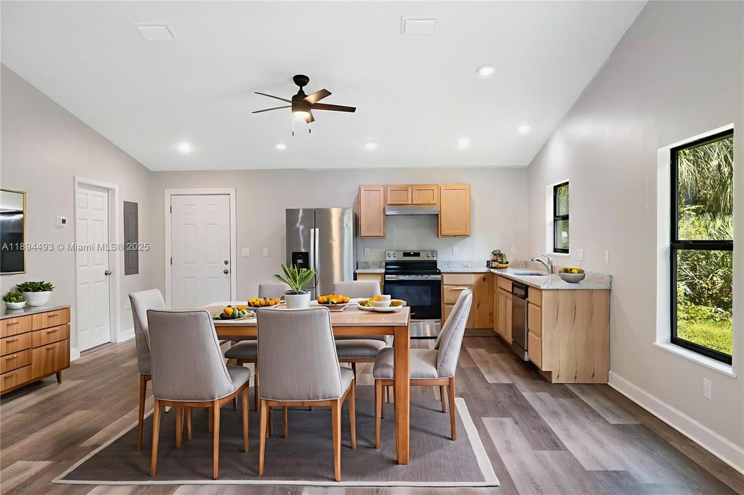 Vendido Recientemente: $290,000 (1 camas, 1 baños, 924 Pies cuadrados)