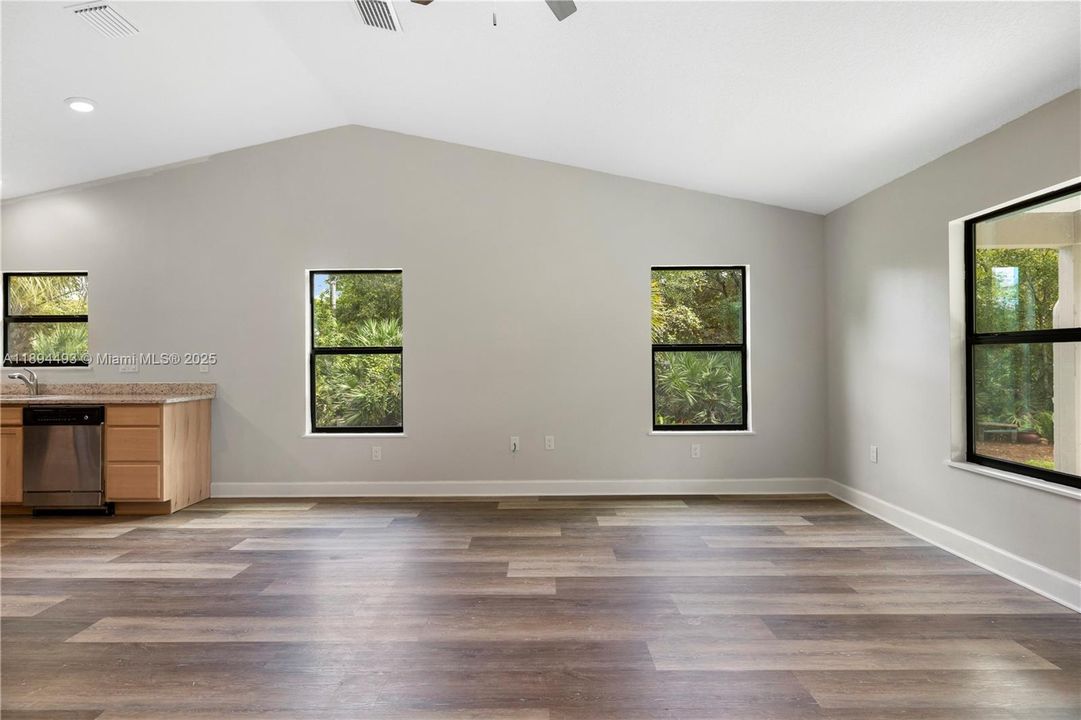 Vendido Recientemente: $290,000 (1 camas, 1 baños, 924 Pies cuadrados)