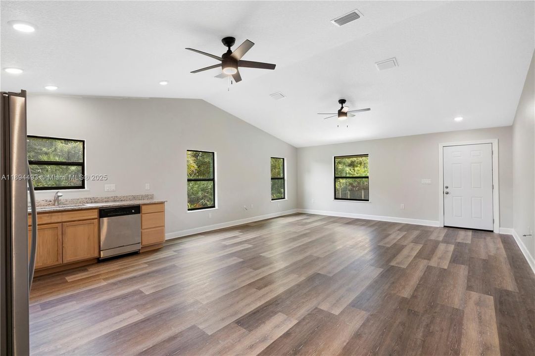 Vendido Recientemente: $290,000 (1 camas, 1 baños, 924 Pies cuadrados)