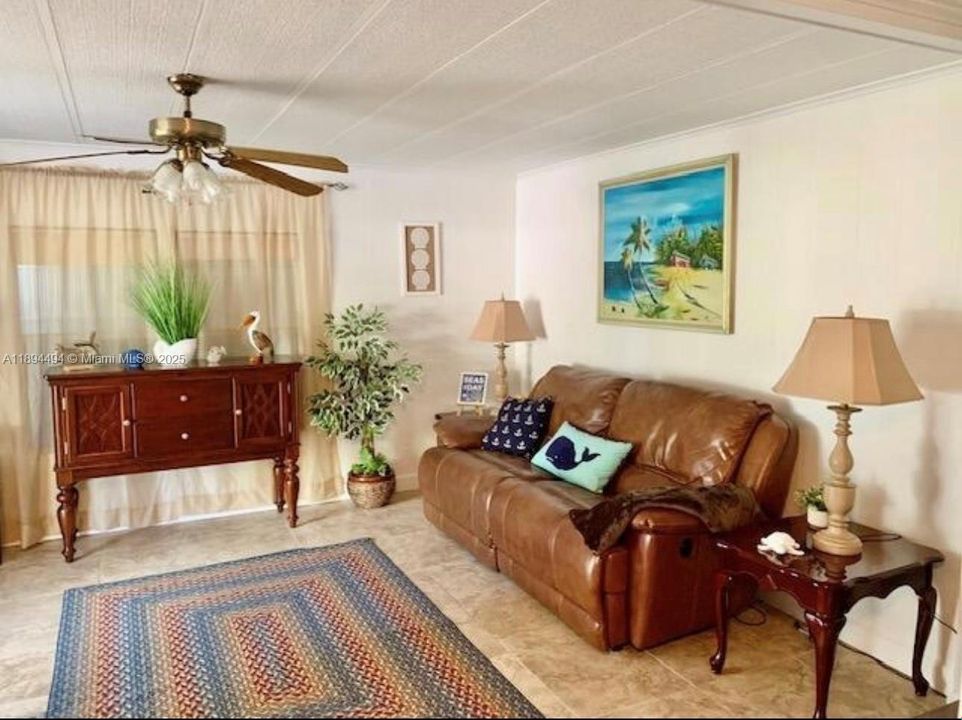 最近租的: $2,000 (2 贝兹, 2 浴室, 864 平方英尺)