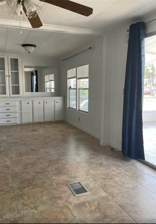 最近租的: $2,000 (2 贝兹, 2 浴室, 864 平方英尺)