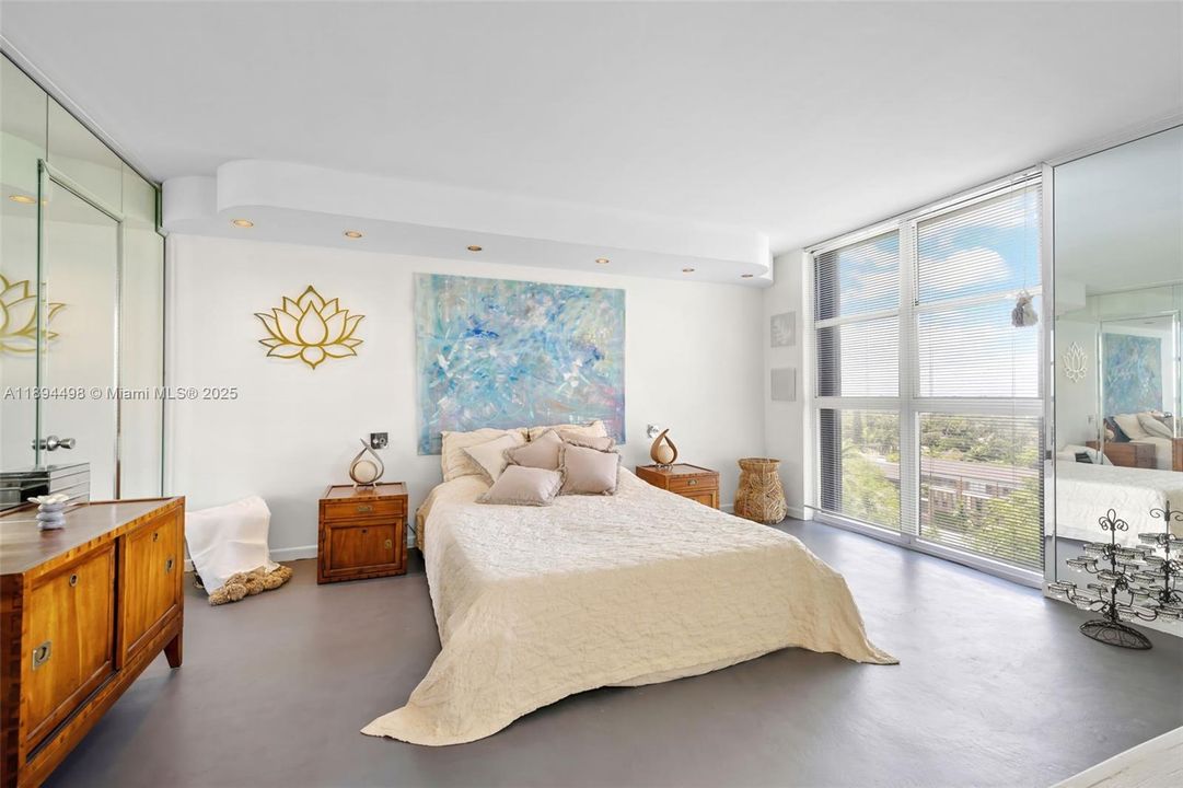 For Sale: $349,000 (2 beds, 2 baths, 1164 Square Feet)