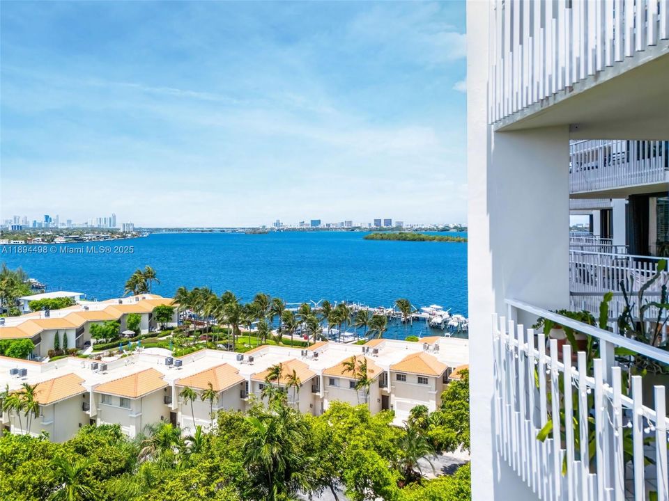 For Sale: $349,000 (2 beds, 2 baths, 1164 Square Feet)