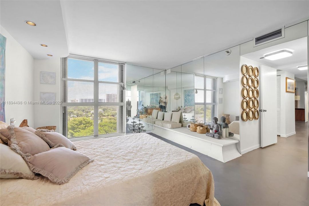 For Sale: $349,000 (2 beds, 2 baths, 1164 Square Feet)