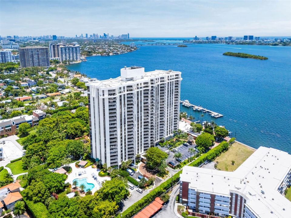 For Sale: $349,000 (2 beds, 2 baths, 1164 Square Feet)