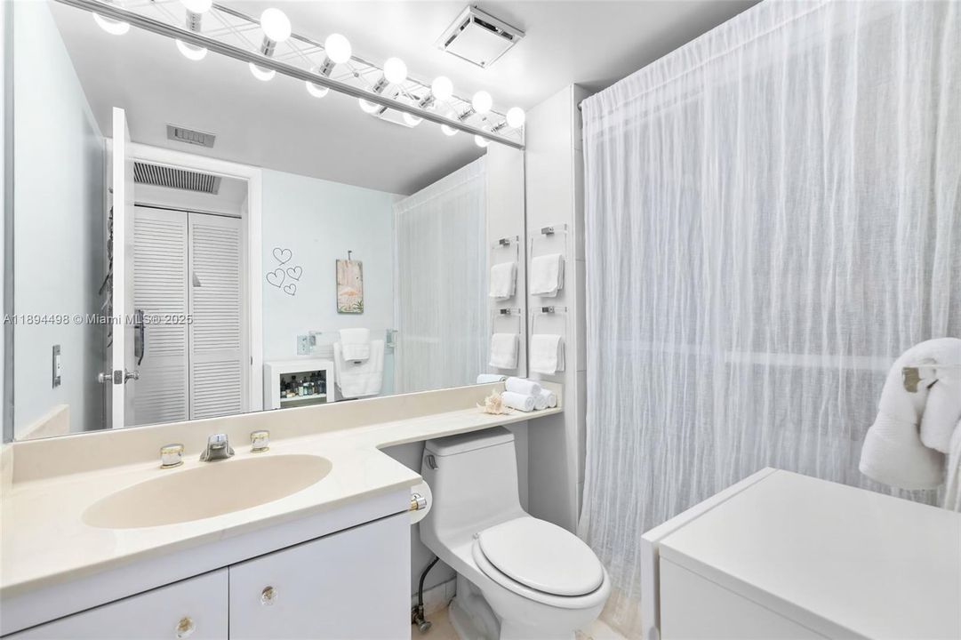 For Sale: $349,000 (2 beds, 2 baths, 1164 Square Feet)